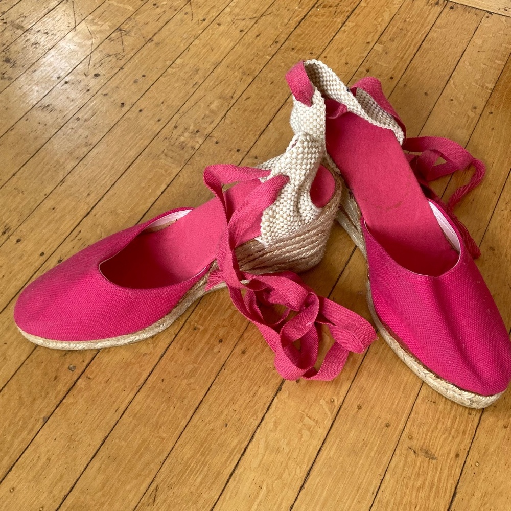 New Chic  Versatile Lightweight Vibrant Pink Espadrilles perfect for summer